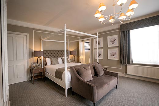hotel-accommodation-oxfordshire-four-poster-room